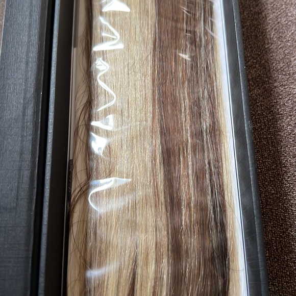 #4/613- NEW- Beyond the Beauty 100% human hair clip extensions - Picture 4 of 9